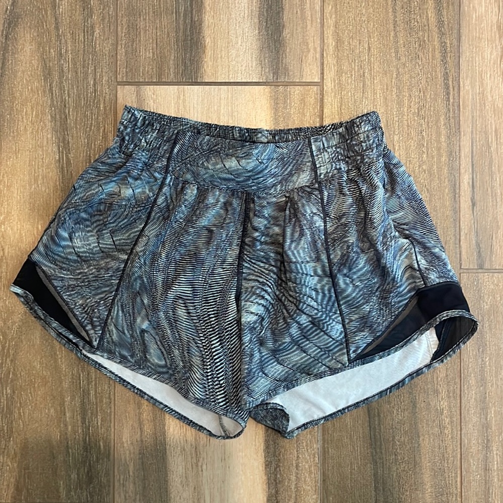 Lululemon Hotty Hot High Rise Size 6 Shorts